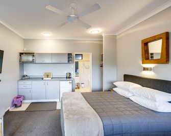 The Rocks Motel - Napier - Bedroom