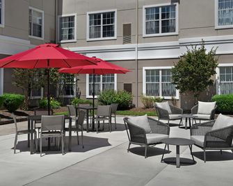Homewood Suites by Hilton Newark - Cranford - Cranford - Patio