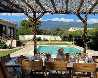 Villa with private swimming pool and parking, private garden, sleeps max 10pers. - Ghisonaccia - Zwembad