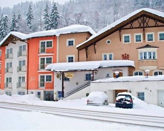 Posthotel Strengen am Arlberg - Strengen - Budynek