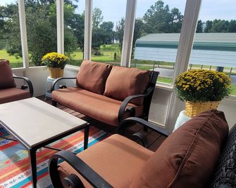 Meadow Farm in Holly Springs, NC - Holly Springs - Balcón