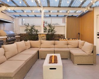 Steps To The Beach Firepit Patio Long-Te - Huntington Beach - Lounge