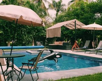 Quinta del Rocío cerca de Las Estacas, alberca privada, 15 huéspedes - Ticumán - Piscina