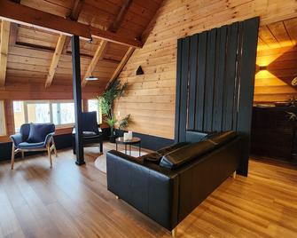 Hooting Owl Lodge - Niseko - Living room
