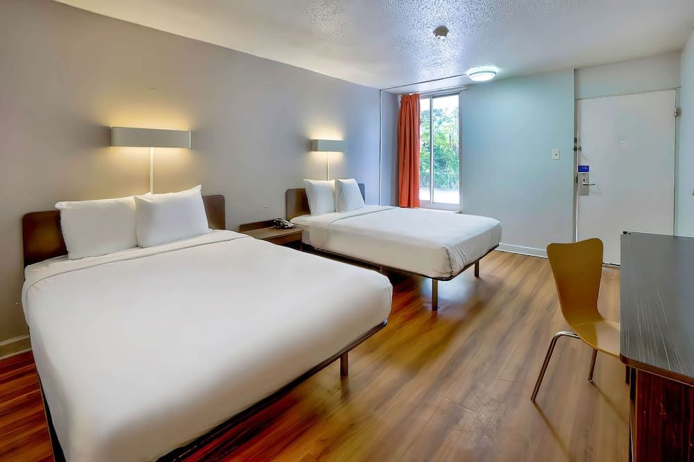Motel 6 Gainesville. Fl - גיינסוויל - חדר שינה