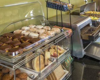 Comfort Inn Orillia - Orillia - Buffet