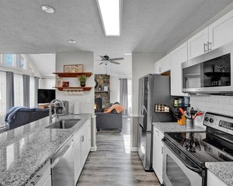 Renovated Escape in Mountain Resort. Lake, Pool, Kayak, Family and Pet Friendly! - Gouldsboro - Cuisine