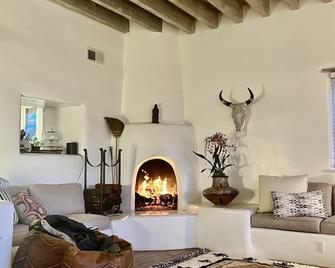 Private Bohemian Desert Hacienda Estate 14-Day Minimum Stay - Borrego Springs - Sala de estar