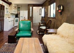 Riverside on the Rogue - Grants Pass - Living room