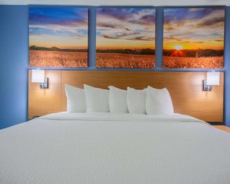 Days Inn & Suites by Wyndham Waterloo - Waterloo - Habitación