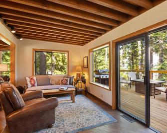 Snowshoe Cabin - Tahoe City - Obývací pokoj