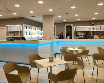 Nuovo Hotel Settibi 20m Dalla Spiaggia - Giulianova - Bar