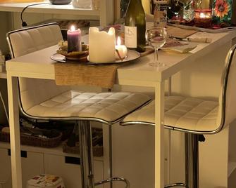 Nice Area, 2 Steps From Beaches, Nice Old Town, Very Private And Calm, Pool - Cagnes-sur-Mer - Sala de jantar