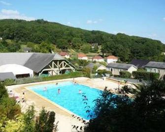 Terres de France - Les Hameaux de Correze - Lissac-sur-Couze - Piscine