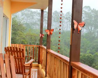 Villa Cantar de Otoño. Un paraíso entre las montañas. - Constanza - Balcón