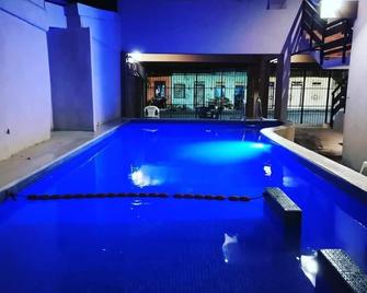Hotel Cabinas Midey - Puntarenas - Pool