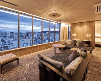 وي بايز تاكاماتسو - دار ضيافة - تاكاماتسو - غرفة معيشة