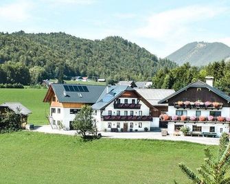 Comfort room with shower and toilet - organic farm Seemanngut - Faistenau - Clădire