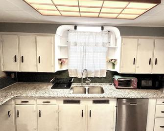 Historic Downtown Beaver Meadows l 3 bd 4 sofa bd w Dishwasher Laundry & Kureg - Hazleton - Кухня