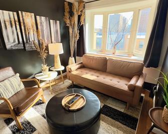 Ritchson Loft\ntree House In Nyc! - Queens - Salon
