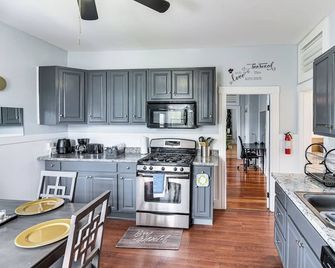 Pet-Friendly Stoughton Apartment With Ou - Stoughton - Kitchen