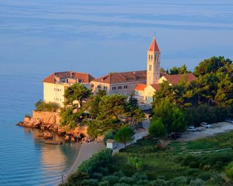 Apartments and Room Napoli - בול - חוף