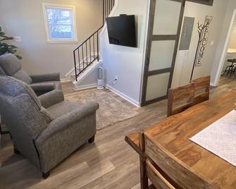 The Barber House in downtown Cody Wy - Cody - Living room