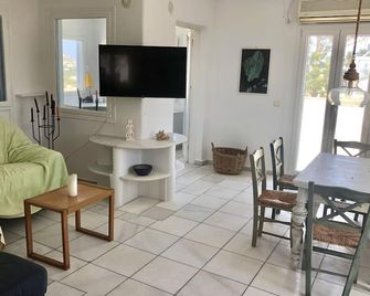 Charming Cycladic house in Agia Anna - 5 minutes from the beach - Naxos - Living room