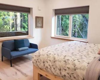 Rainforest Lane Loft suite - 尤克盧利特 - 臥室