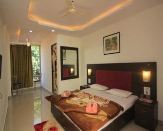 Hotel Mulberry Inn - Mahabaleshwar - Schlafzimmer
