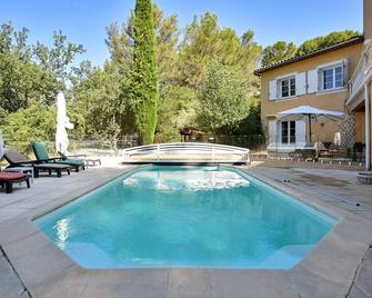 Large studio with terrace and pool view - La Bouilladisse - Piscine