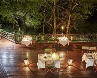 Grand Kruger Lodge and Spa - Marloth Park - Innenhof