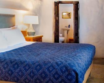 The Santa Elena Room - 50 minutes from Santa Elena Canyon. - Terlingua - Bedroom