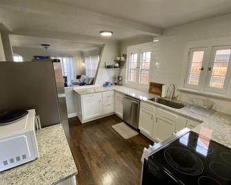 The Denver Digs- Perfect Denver Getaway in the West Highlands Neighborhood! - Denver - Cocina