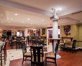D. Hotel & Suites - Holyoke - Ristorante