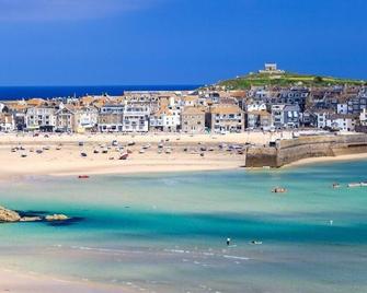 Penquite Holiday Accommodation - Hayle - Beach