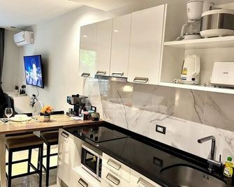 211 - Emerald Patong Hill Cozy Studio With Nice Pool And Garden - Chalong - Kitchen