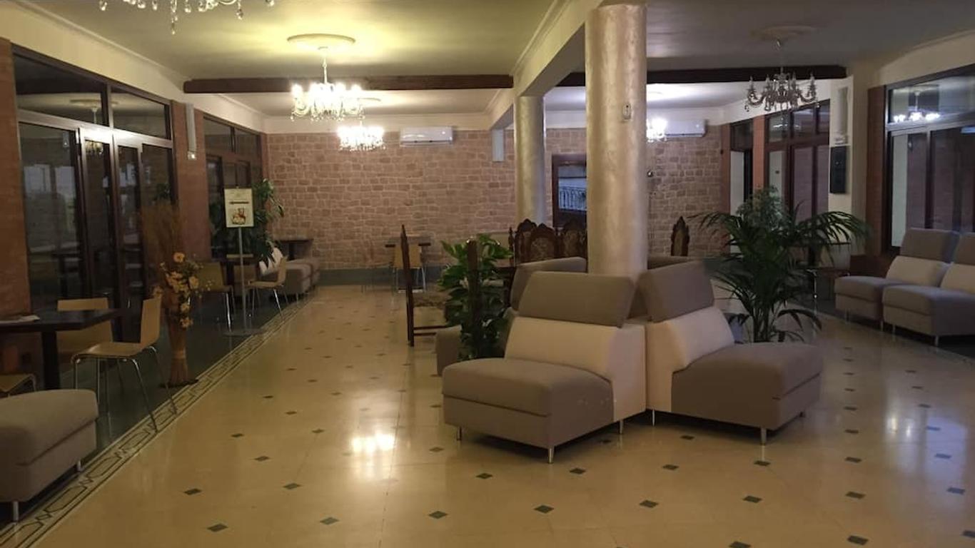 Laghi Room Only