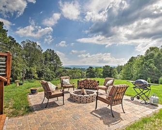 Family Retreat with Deck Near Appalachian Trail! - Berryville - Patio