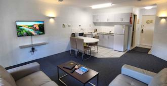 Alatai Holiday Apartments - Darwin - Wohnzimmer