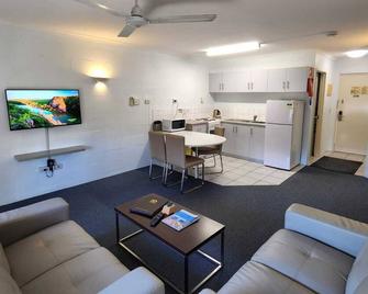 Alatai Holiday Apartments - Darwin - Living room