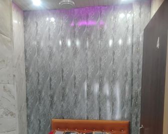 Geeta Teerth Guest House Ac And Non Ac Rooms - Ayodhya - Bedroom