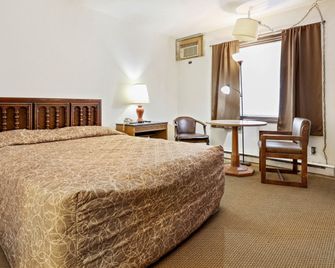 Hotel O Oskaloosa Near Eddyville - Oskaloosa - Bedroom