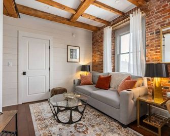 Tugboat Vista 2 Bedroom Downtown Portsmo - Portsmouth - Obývací pokoj
