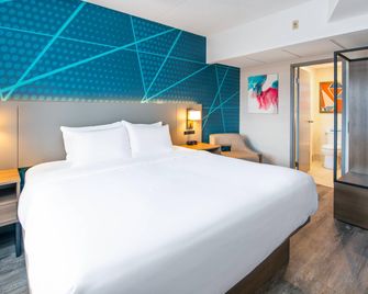 Comfort Suites - London - Ložnice