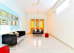 OYO Flagship 809750 Classic Stay - Kozhikode - Living room