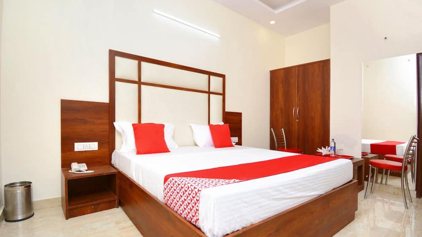 OYO 27061 Hotel Magnum