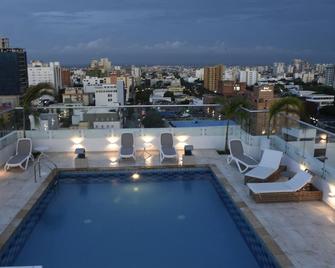 Radisson Hotel Diamond Barranquilla - ברנקילה - בריכה