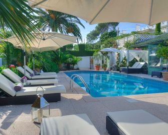 La Villa Mauresque - Saint-Raphaël - Zwembad