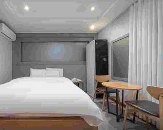 Curve Hotel Iksan - Iksan